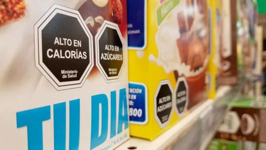 Etiquetado frontal: por qué el Gobierno quiere eliminar la ley de octógonos en las góndolas