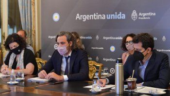 Como siguen las restricciones, las vacunas que (no) vienen y la novela de las PASO