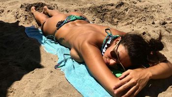 ¡Soltó corpiño! Ivana Nadal diosa suelta en Cariló