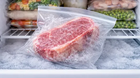 El truco perfecto para descongelar carne en 5 minutos sin usar microondas