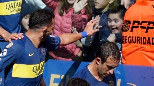 El día soñado de Santiago, el nene que saludó Carlos Tevez en la cancha de Boca