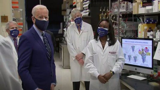 Estados Unidos se aseguró el acceso a 200 millones de dosis adicionales de vacunas de Pfizer y Moderna