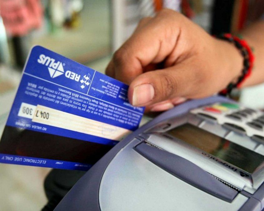 Desde abril todos los comercios tienen que aceptar tarjeta de débito