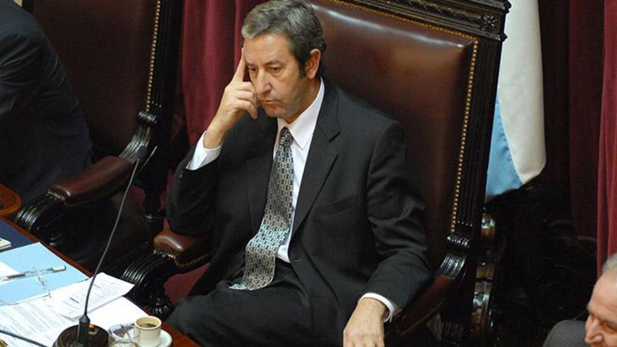 Julio Cobos, medita antes de su famoso: 