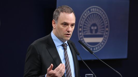 Nación le sugirió al gobierno de Axel Kicillof cómo conseguir fondos para los colectivos: Podría achicar ministerios