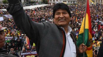 Bolivia: después de la presión de las FF.AA., renunciaron el presidente Evo Morales y su vice