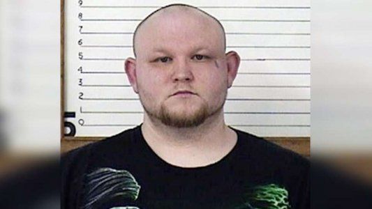 Abusó de un nene de ocho años y lo transmitió por Facebook