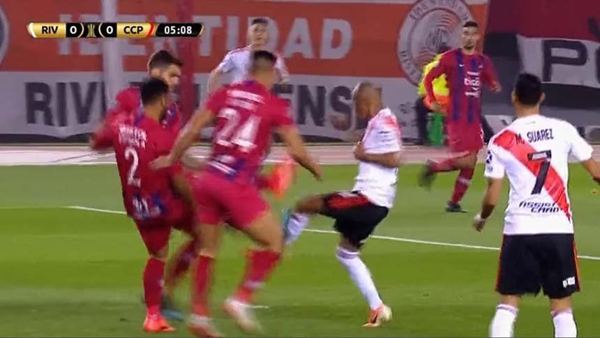 Plancha, VAR y penal: el polémico gol con el que River abrió la cuenta ante Cerro Porteño