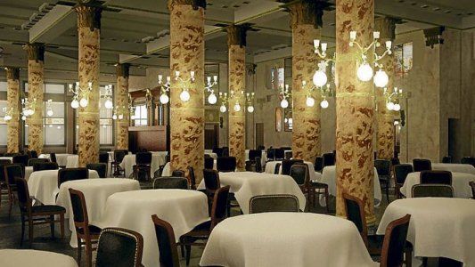 Confitería del Molino y su interior, hoy