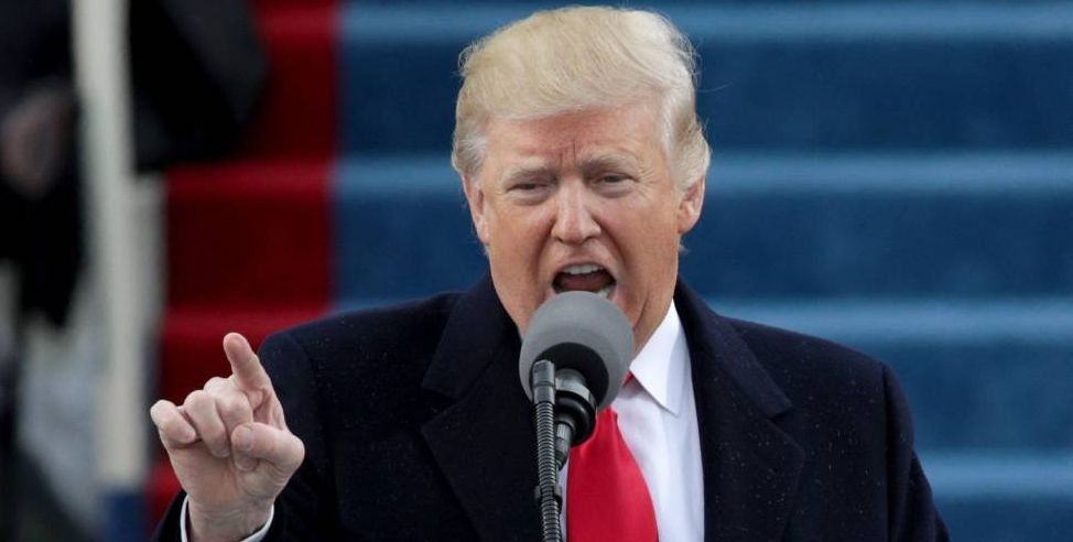 Trump tuiteó sobre las protestas de Irán y escribió un mensaje en farsi