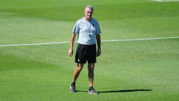 Gustavo Alfaro probó el once titular para visitar a Belgrano