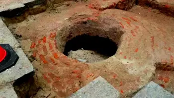 Una obra en el Cabildo de Montevideo sacó a la luz una posible fuente colonial