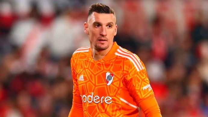 El tremendo gesto de Franco Armani en pleno partido con los hinchas de Deportivo Riestra