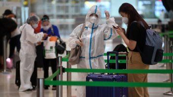 Quienes viajen al exterior por trabajo ya no deberán hacer la cuarentena a su regreso