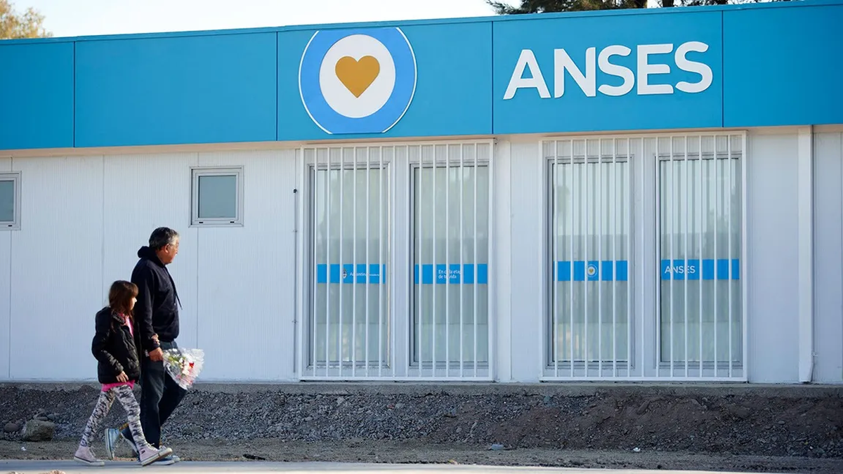 Con la Tarjeta Alimentar y la suba por inflaci&oacute;n, algunas madres con tres hijos o m&aacute;s podr&aacute;n cobrar m&aacute;s de $350.000 este mes. Foto: Anses.