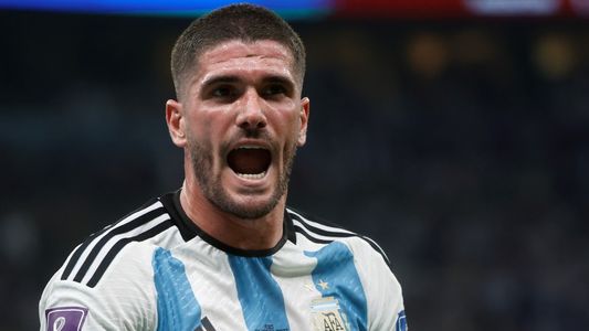 El conmovedor regalo que recibió Rodrigo de Paul en la concentración argentina