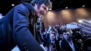 Javier Milei, durante su paso por la Feria del Libro. Javier Milei, durante su paso por la Feria del Libro.