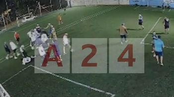 Disparos y corridas: así fue el feroz ataque de los barras de Vélez contra unos policías que jugaban al fútbol