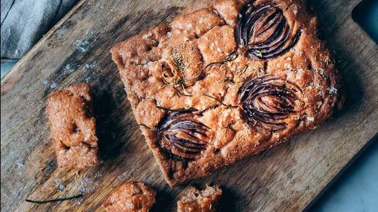 Focaccia de harina integral: el clásico italiano tiene una versión distinta y muy sabrosa