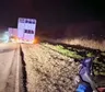 Tragedia en Entre Ríos: una mujer que viajaba en moto con su hija, se cayó y fue atropellada por un camión