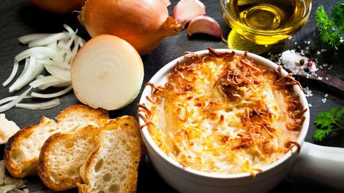 Sopa de cebolla: la receta que transforma tus cenas de invierno en un manjar inolvidable