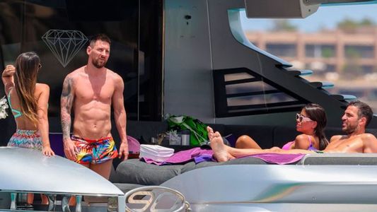 El lujoso yate de 9 mil dólares al día en el que vacacionan Lionel Messi y su familia