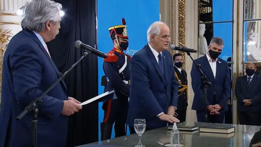 Alberto Fernández les tomó juramento a los nuevos ministros Jorge Taiana y Juan Zabaleta