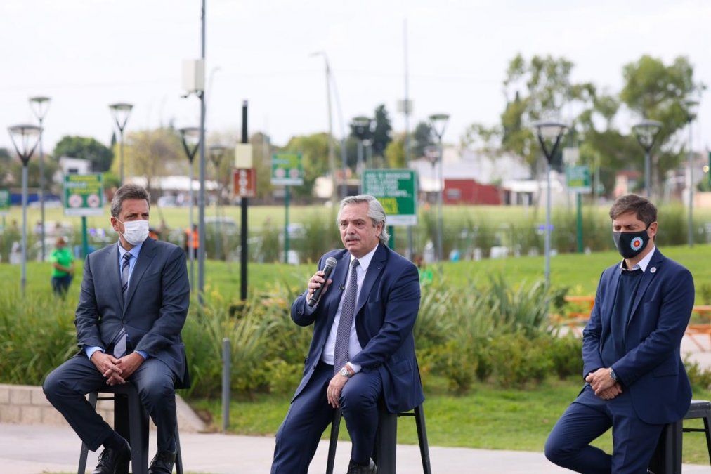 Alberto Fernández junto a Axel Kicillof y Sergio Massa