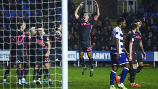 El Leeds de Bielsa le ganó 1-0 a Reading y llegó a la cima de la Segunda División de Inglaterra