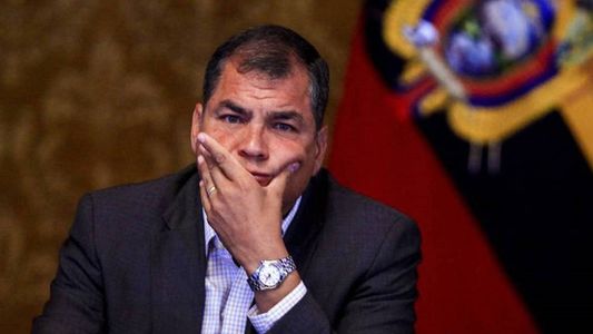 Ni en las peores dictaduras: el duro mensaje de Correa tras la invasión de la embajada mexicana en Quito