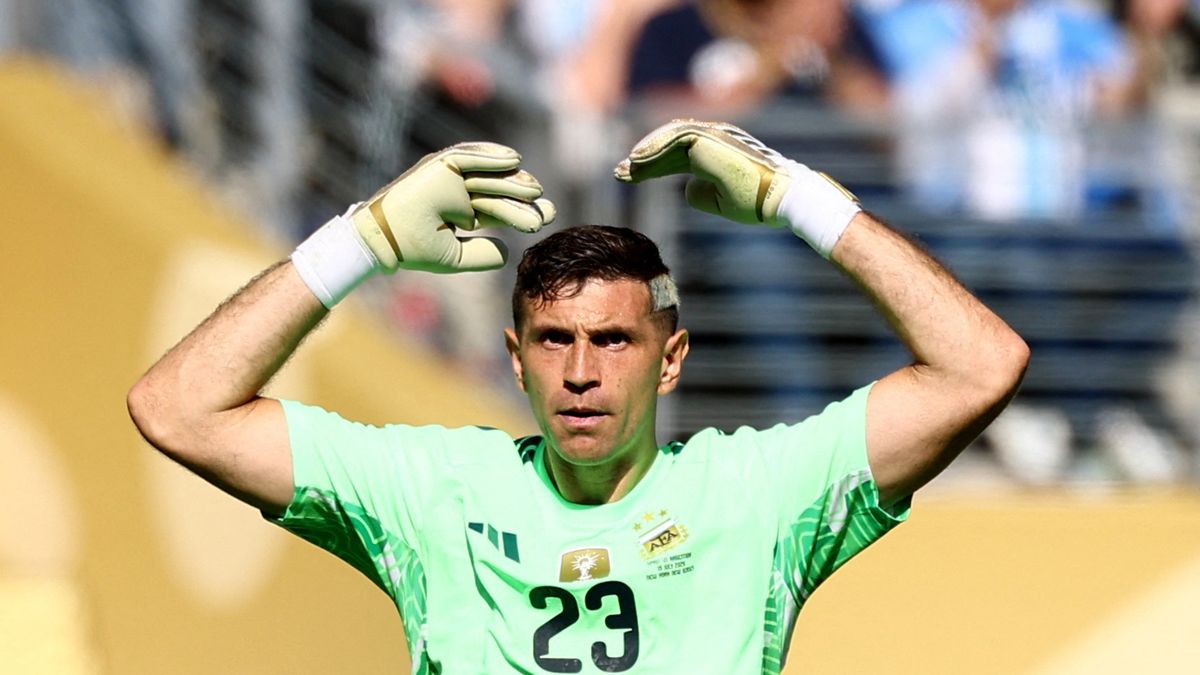 Emiliano Martínez les habló a sus compañeros antes del segundo tiempo: “Con el corazón