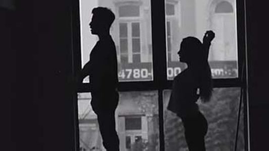 Lourdes Sánchez despliega toda su sensualidad en el nuevo video de Fernando Dente