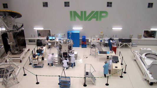 El Gobierno asegura que arreglaron un cronograma de pagos con INVAP