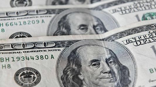 Dólar: la cotización libre cae y perfora la barrera de los mil