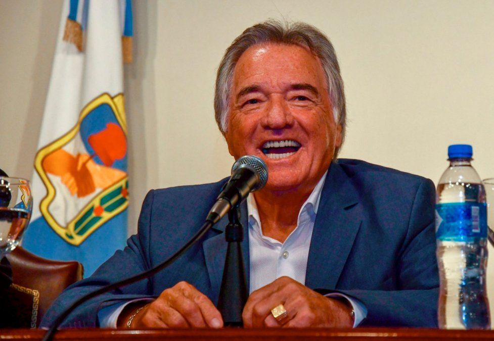 Barrionuevo, irónico, le abrió la puerta a Cristina: “Que venga con su prontuario”