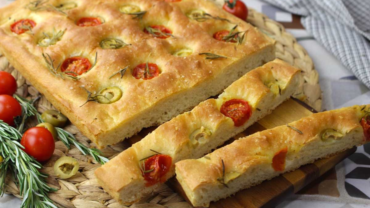 Receta FOCACCIA: El Pan Más CRUJIENTE Por Fuera Y SUAVE Por Dentro