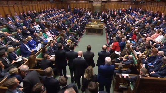 El Parlamento británico reabrió y debe decidir el futuro de Boris Johnson y del Brexit