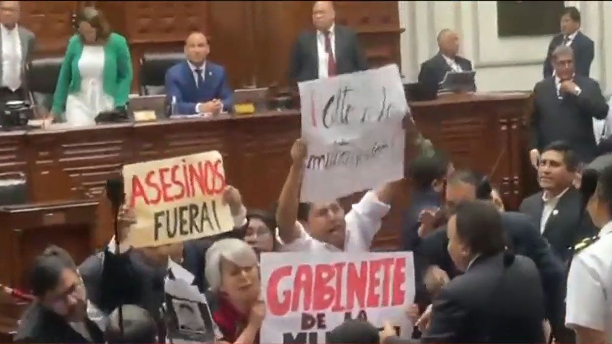 El jefe de gabinete, Otálora, consiguió el apoyo del Congreso, pese a las protestas a viva voz de la oposición (Foto: Gentileza El Comercio)