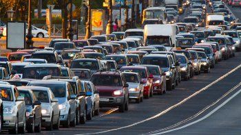 Alerta en el sector automotor por una suba de impuestos internos que haría a los autos 54% más caros