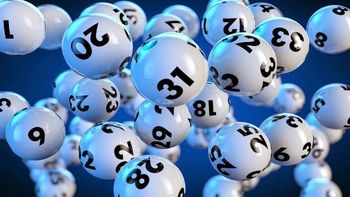 Llevó su auto a lavar y encontró un boleto de lotería en el auto: se ganó U$S 67.000