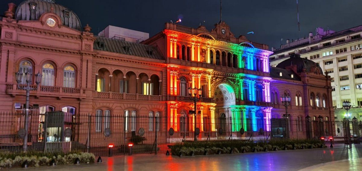 Un grupo de libertarios quiso entrar por la fuerza a la Casa Rosada
