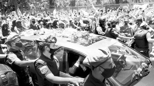 Sabella tuvo un conmovedor último adiós en un recorrido por las calles de La Plata