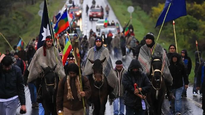 Gabriel Boric militariza el sur de Chile por el conflicto con los mapuches