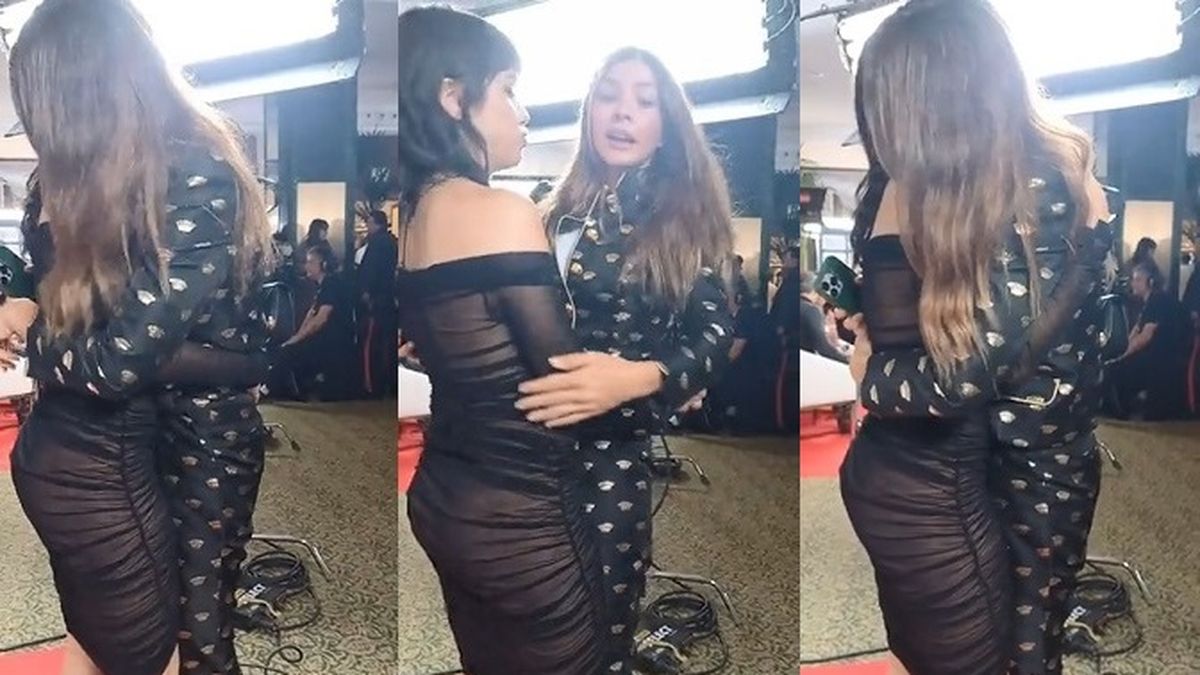 El reencuentro de Lali Esp&oacute;sito y la China Su&aacute;rez antes de la entrega de los Premios Platino.&nbsp;