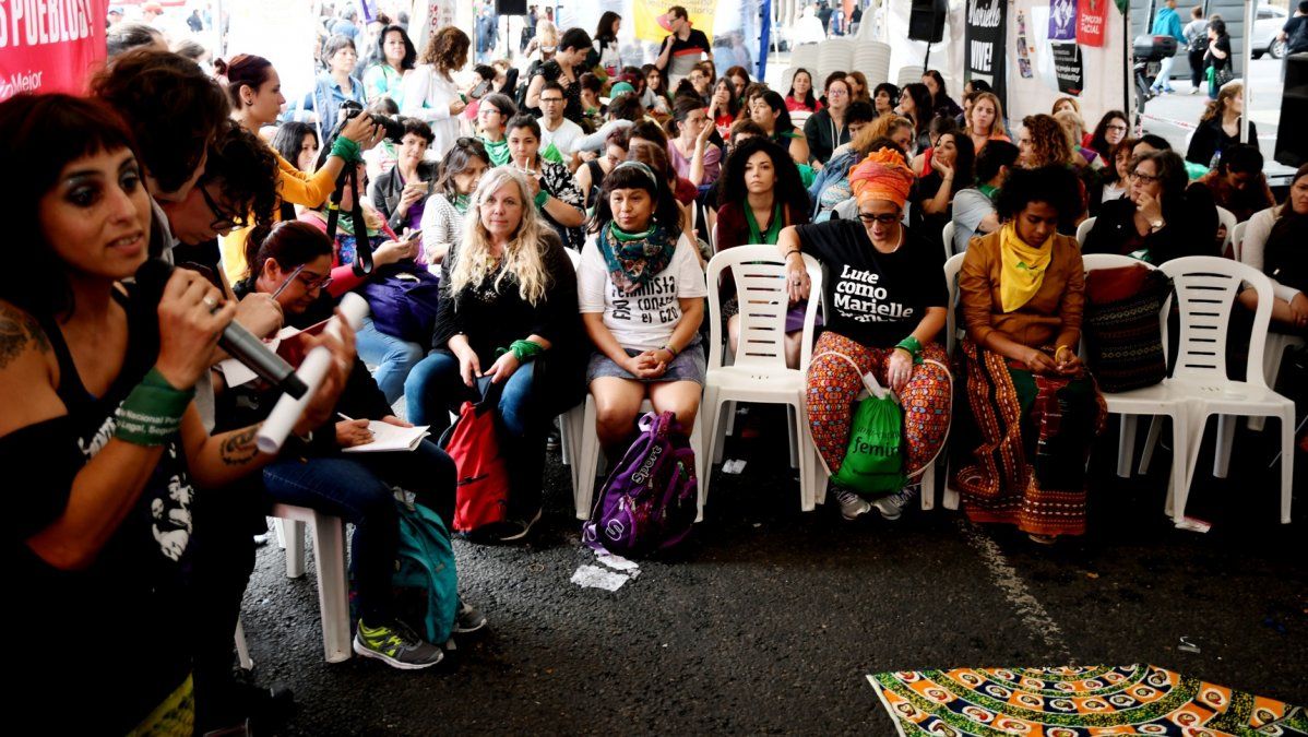 Una carpa feminista para denunciar las políticas del G20 que atentan contra la vida