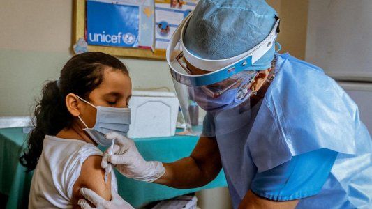 Moderna anunció que su vacuna contra el Covid-19 es segura y eficaz en niños mayores de 12 años