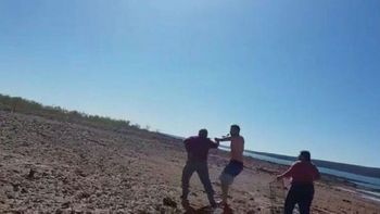 Comían un asado en familia y fueron atacados con cuchillo, machetes y fuego