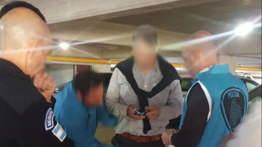 Detuvieron a un pediatra del Garrahan: lo acusan de filmar a los niños del hospital para producir pornografía infantil