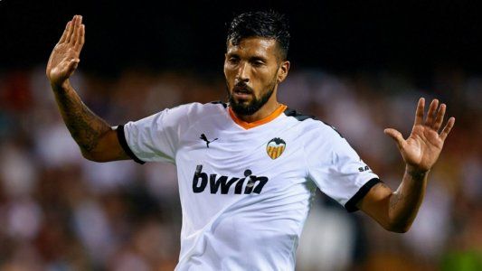 Ezequiel Garay confirmó que es el segundo futbolista argentino en tener coronavirus