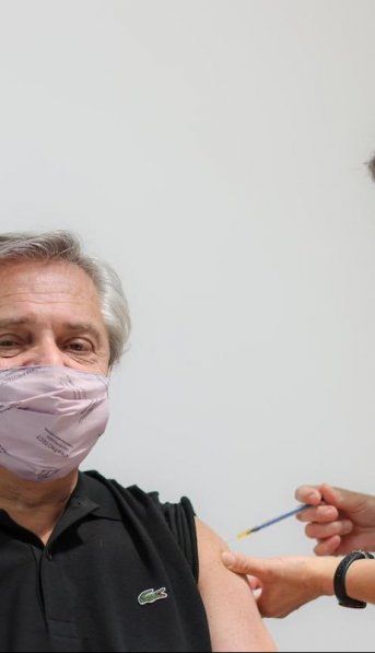 El presidente Alberto Fernández recibió la primera dosis de la vacuna Sputnik V